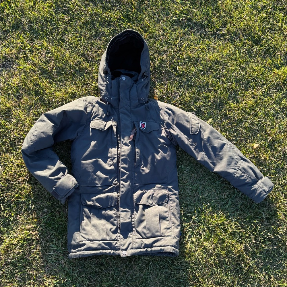 Fjällräven Yupik Parka – Warm, Waterproof & Timeless Nordic Style